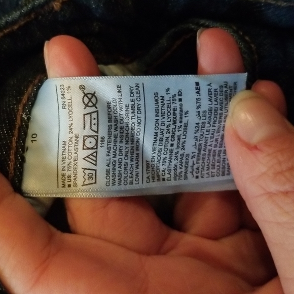 Old Navy Slouchy Straight Jeans - Picture 5 of 7